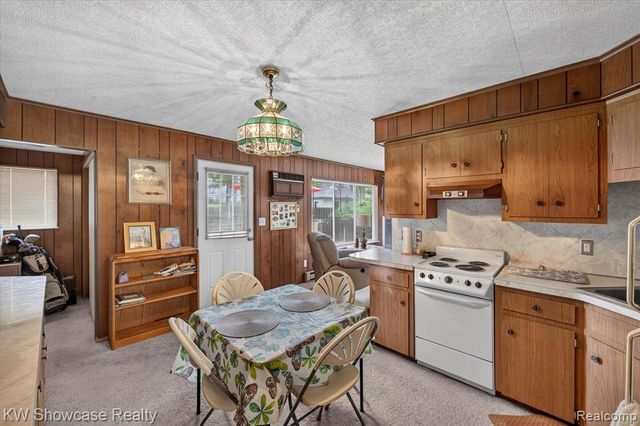 923 Sarena Avenue, Waterford, MI 48327