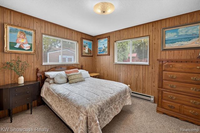 923 Sarena Avenue, Waterford, MI 48327