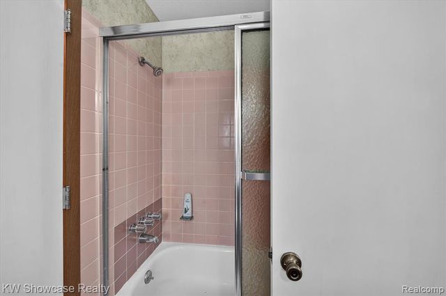 923 Sarena Avenue, Waterford, MI 48327