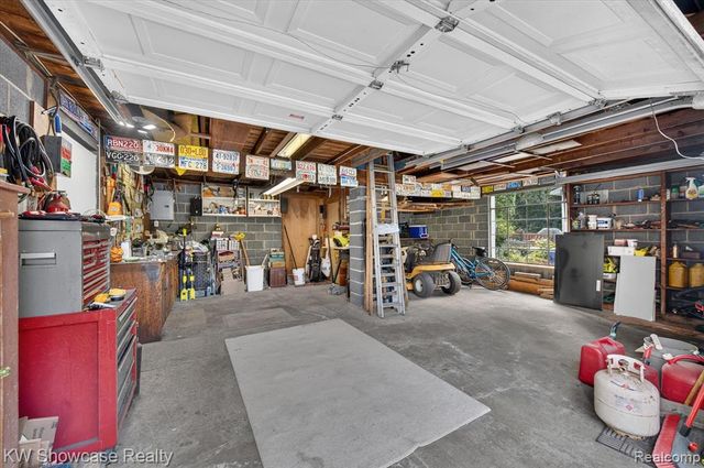 923 Sarena Avenue, Waterford, MI 48327