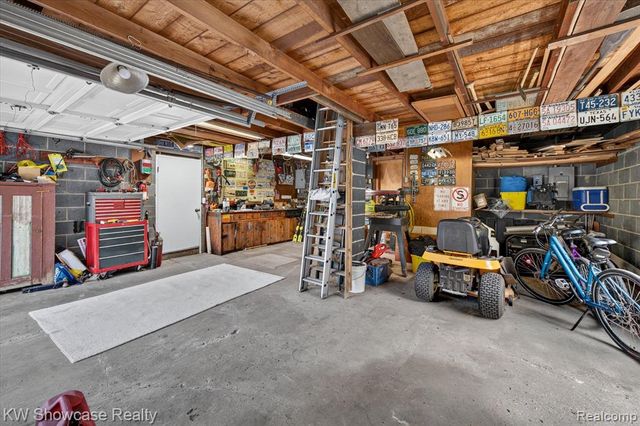 923 Sarena Avenue, Waterford, MI 48327