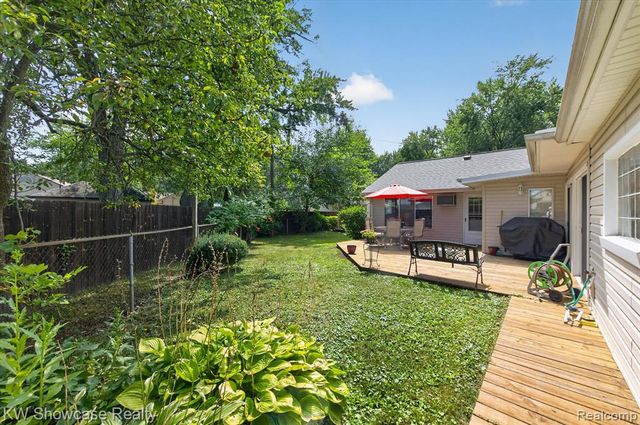 923 Sarena Avenue, Waterford, MI 48327