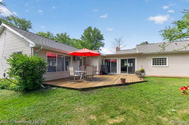 923 Sarena Avenue, Waterford, MI 48327