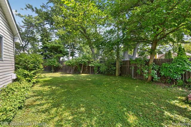 923 Sarena Avenue, Waterford, MI 48327