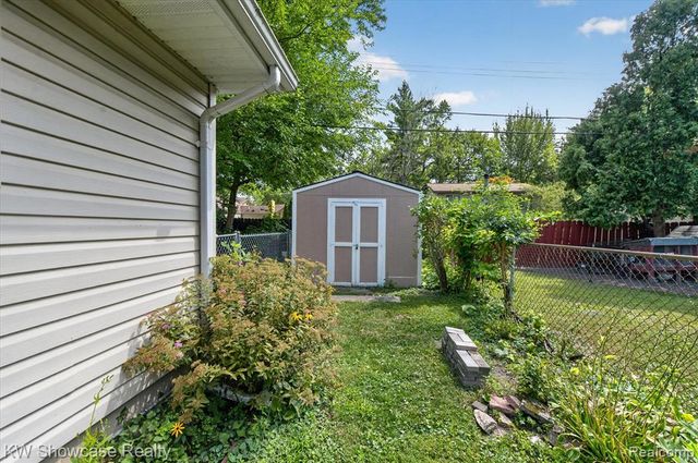 923 Sarena Avenue, Waterford, MI 48327