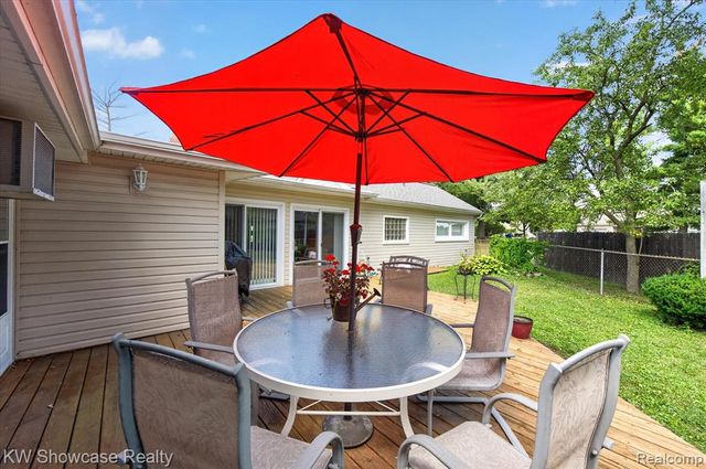923 Sarena Avenue, Waterford, MI 48327