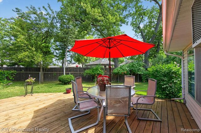 923 Sarena Avenue, Waterford, MI 48327