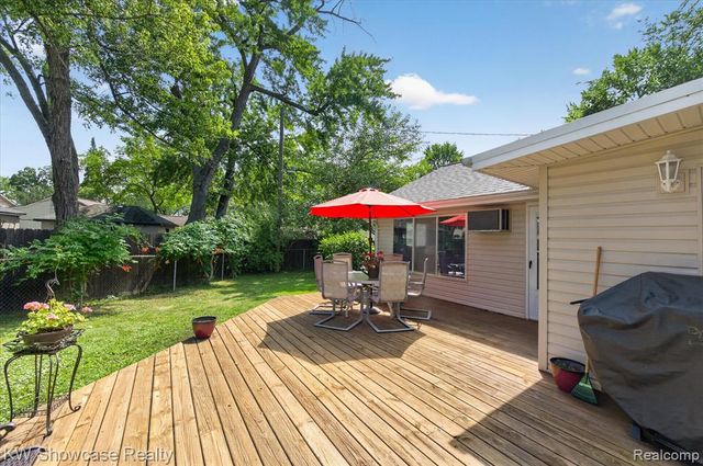 923 Sarena Avenue, Waterford, MI 48327