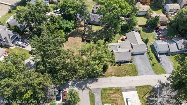 923 Sarena Avenue, Waterford, MI 48327