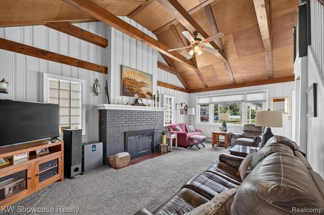 923 Sarena Avenue, Waterford, MI 48327