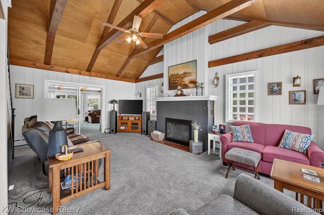 923 Sarena Avenue, Waterford, MI 48327