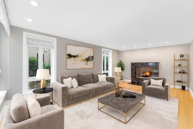 2910 W Gregory Street, Chicago, IL 60625