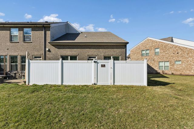 3133 Defilade Dr, Murfreesboro, TN 37128