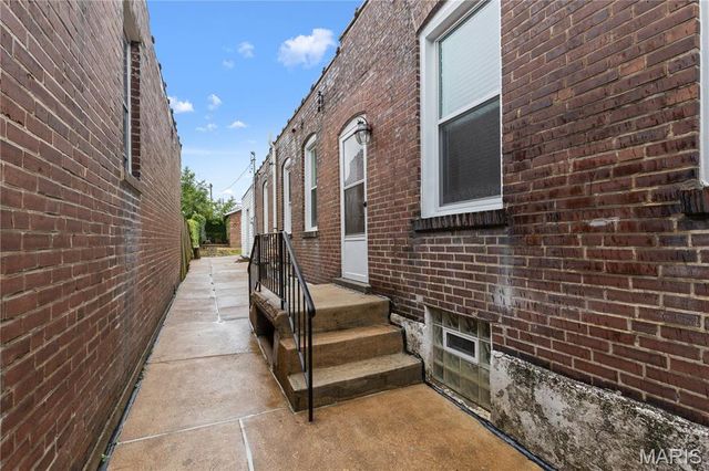 5238 Botanical Avenue, St Louis, MO 63110