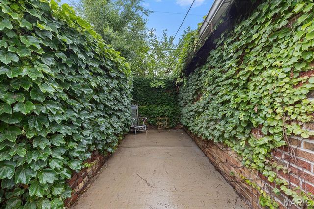 5238 Botanical Avenue, St Louis, MO 63110