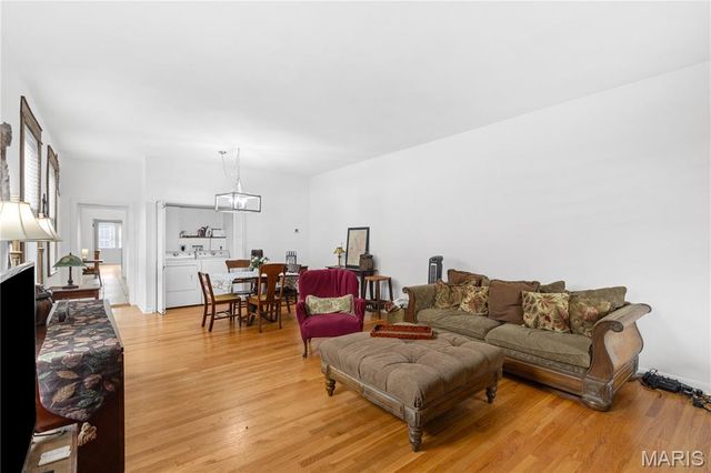 5238 Botanical Avenue, St Louis, MO 63110