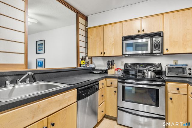 1204 Whitney Avenue APT 207, Hamden, CT 06517