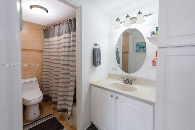 17011 N Bay Rd 906, Sunny Isles Beach, FL 33160