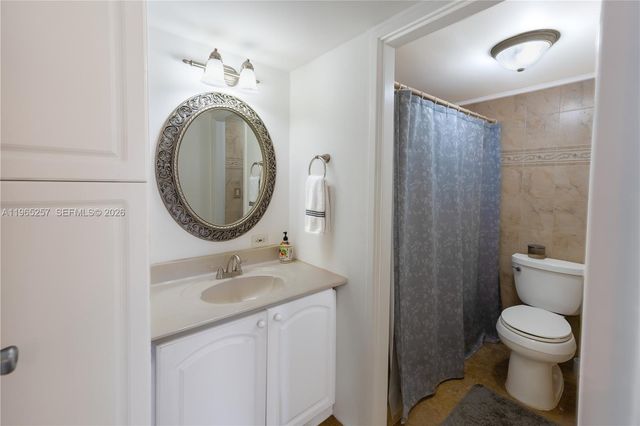 17011 N Bay Rd 906, Sunny Isles Beach, FL 33160