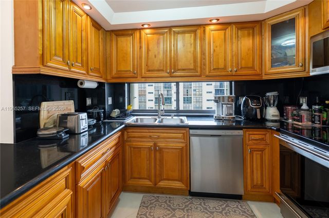 17011 N Bay Rd 906, Sunny Isles Beach, FL 33160