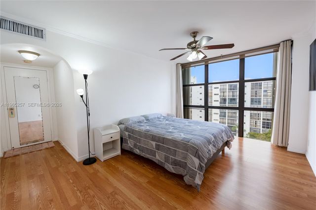 17011 N Bay Rd 906, Sunny Isles Beach, FL 33160