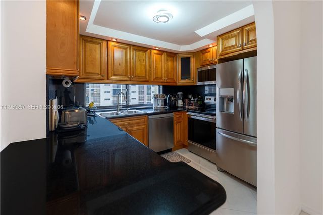 17011 N Bay Rd 906, Sunny Isles Beach, FL 33160