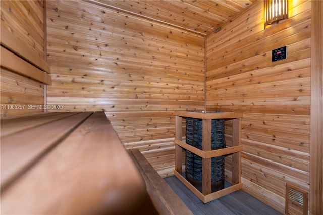 17011 N Bay Rd 906, Sunny Isles Beach, FL 33160