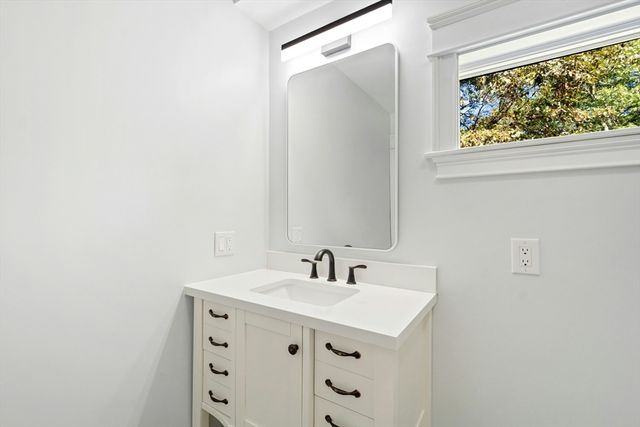 184 Old Bolton Rd, Stow, MA 01775