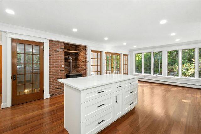 184 Old Bolton Rd, Stow, MA 01775