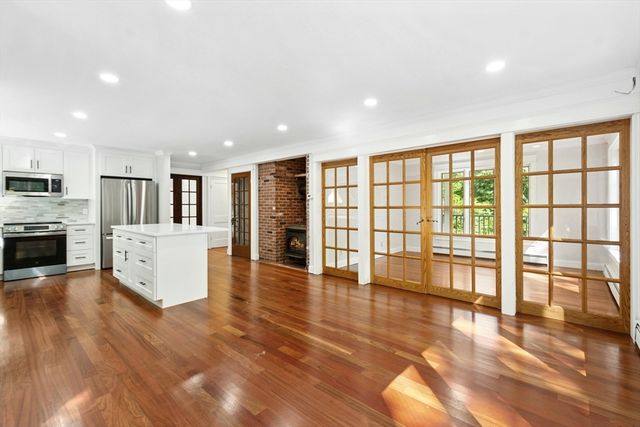 184 Old Bolton Rd, Stow, MA 01775