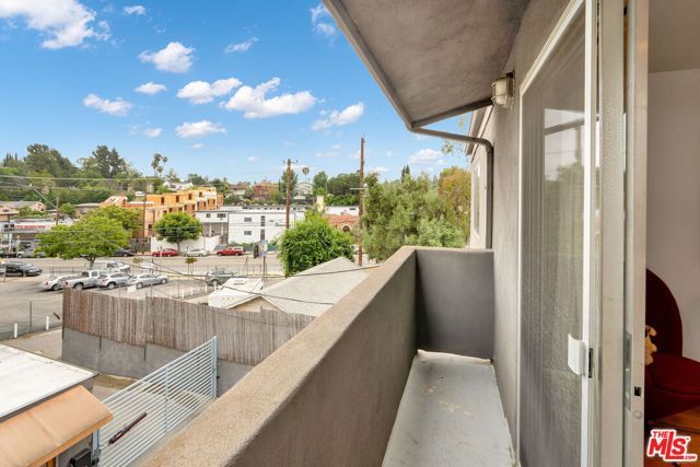 2714 Auburn Street 6, Los Angeles, CA 90039