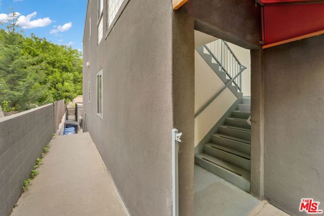 2714 Auburn Street 6, Los Angeles, CA 90039