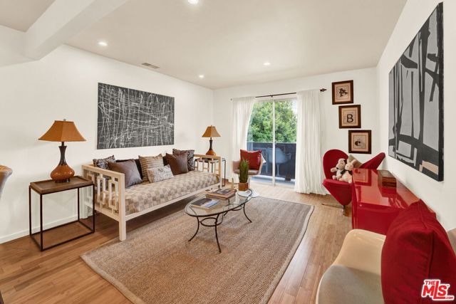 2714 Auburn Street 6, Los Angeles, CA 90039
