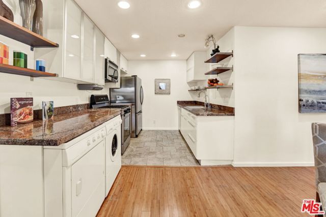 2714 Auburn Street 6, Los Angeles, CA 90039