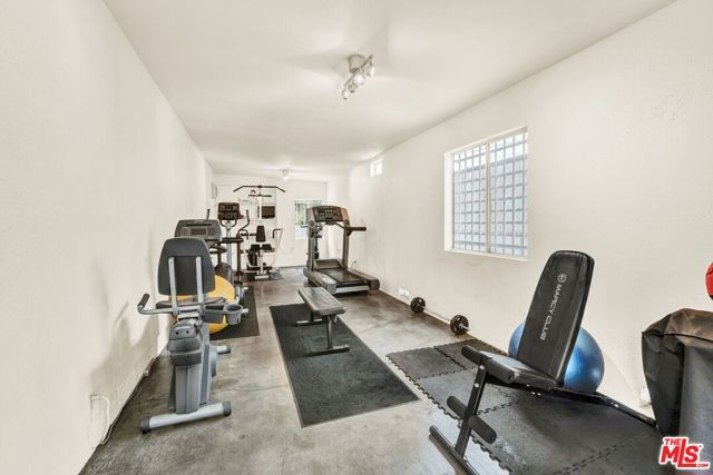 2714 Auburn Street 6, Los Angeles, CA 90039