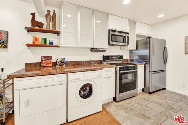 2714 Auburn Street 6, Los Angeles, CA 90039