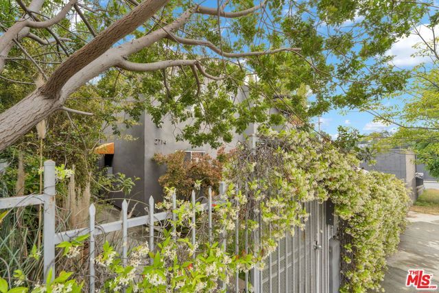 2714 Auburn Street 6, Los Angeles, CA 90039