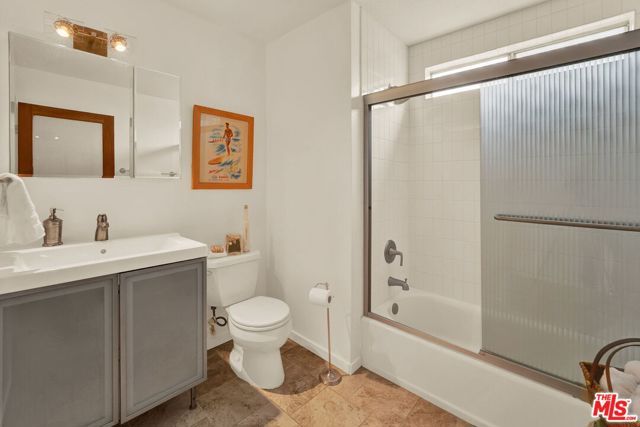 2714 Auburn Street 6, Los Angeles, CA 90039
