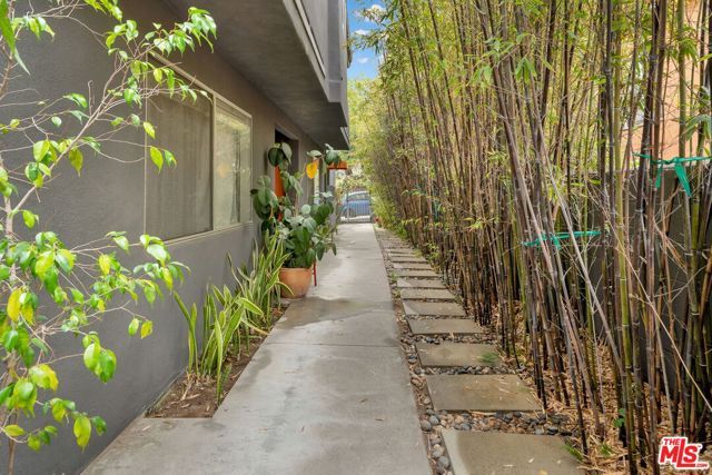 2714 Auburn Street 6, Los Angeles, CA 90039