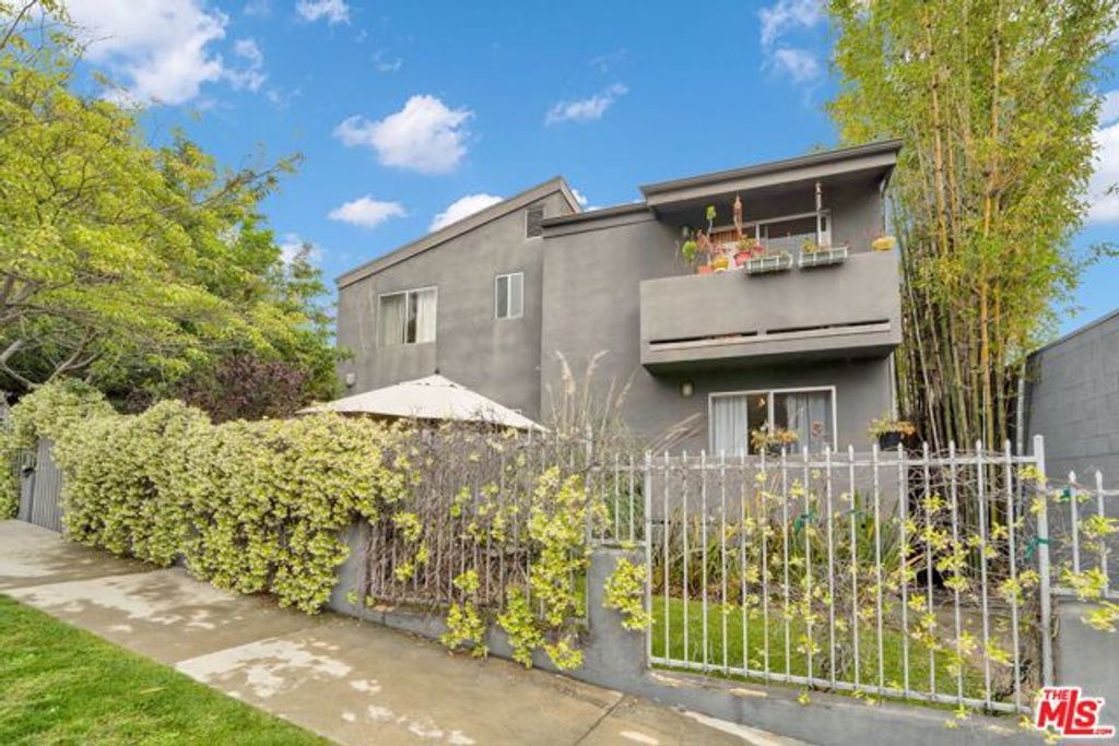 2714 Auburn Street 6, Los Angeles, CA 90039
