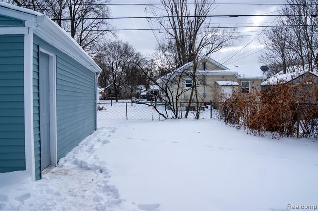 411 W Bernhard Avenue, Hazel Park, MI 48030