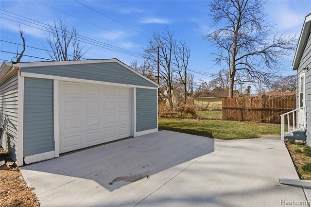 411 W Bernhard Avenue, Hazel Park, MI 48030