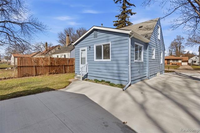 411 W Bernhard Avenue, Hazel Park, MI 48030