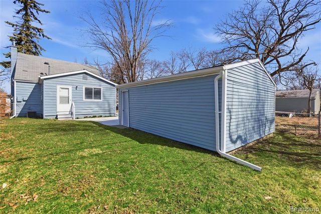 411 W Bernhard Avenue, Hazel Park, MI 48030