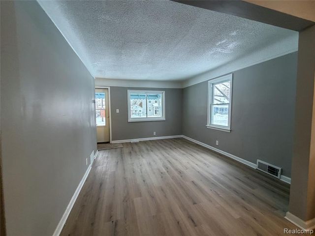 411 W Bernhard Avenue, Hazel Park, MI 48030