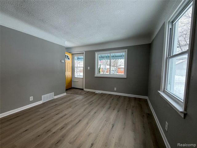 411 W Bernhard Avenue, Hazel Park, MI 48030