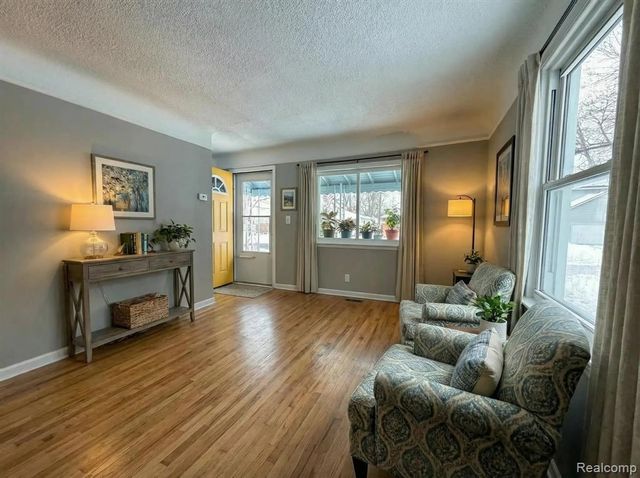 411 W Bernhard Avenue, Hazel Park, MI 48030