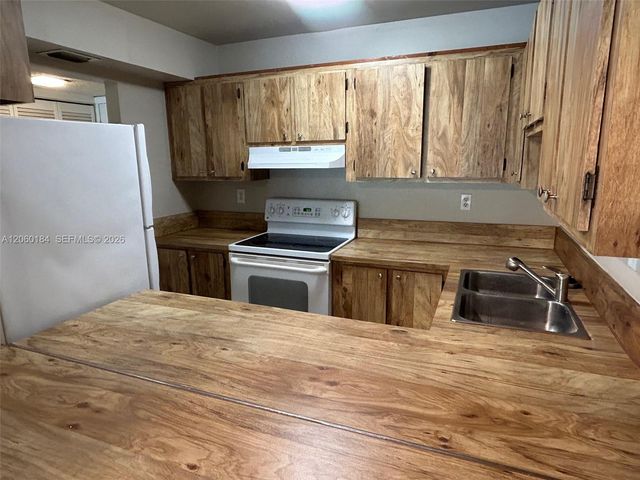9301 SW 92nd Ave C213, Miami, FL 33176
