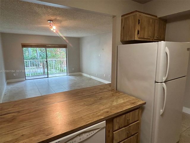 9301 SW 92nd Ave C213, Miami, FL 33176