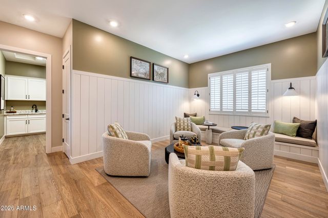 712 W TREASURE Trail, Apache Junction, AZ 85120